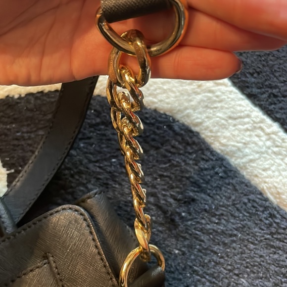 Michael Kors black Hamilton handbag. - Picture 4 of 8